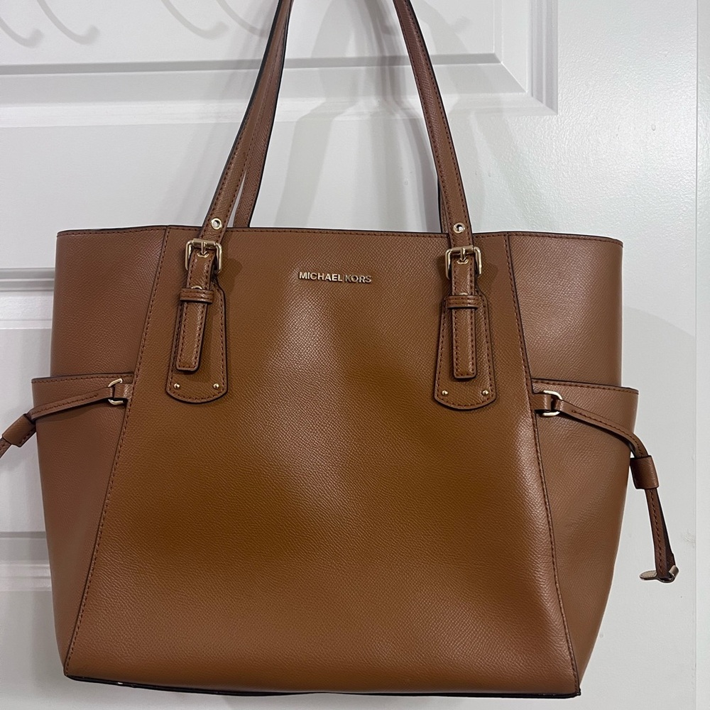 Michael Kors Voyager Tote